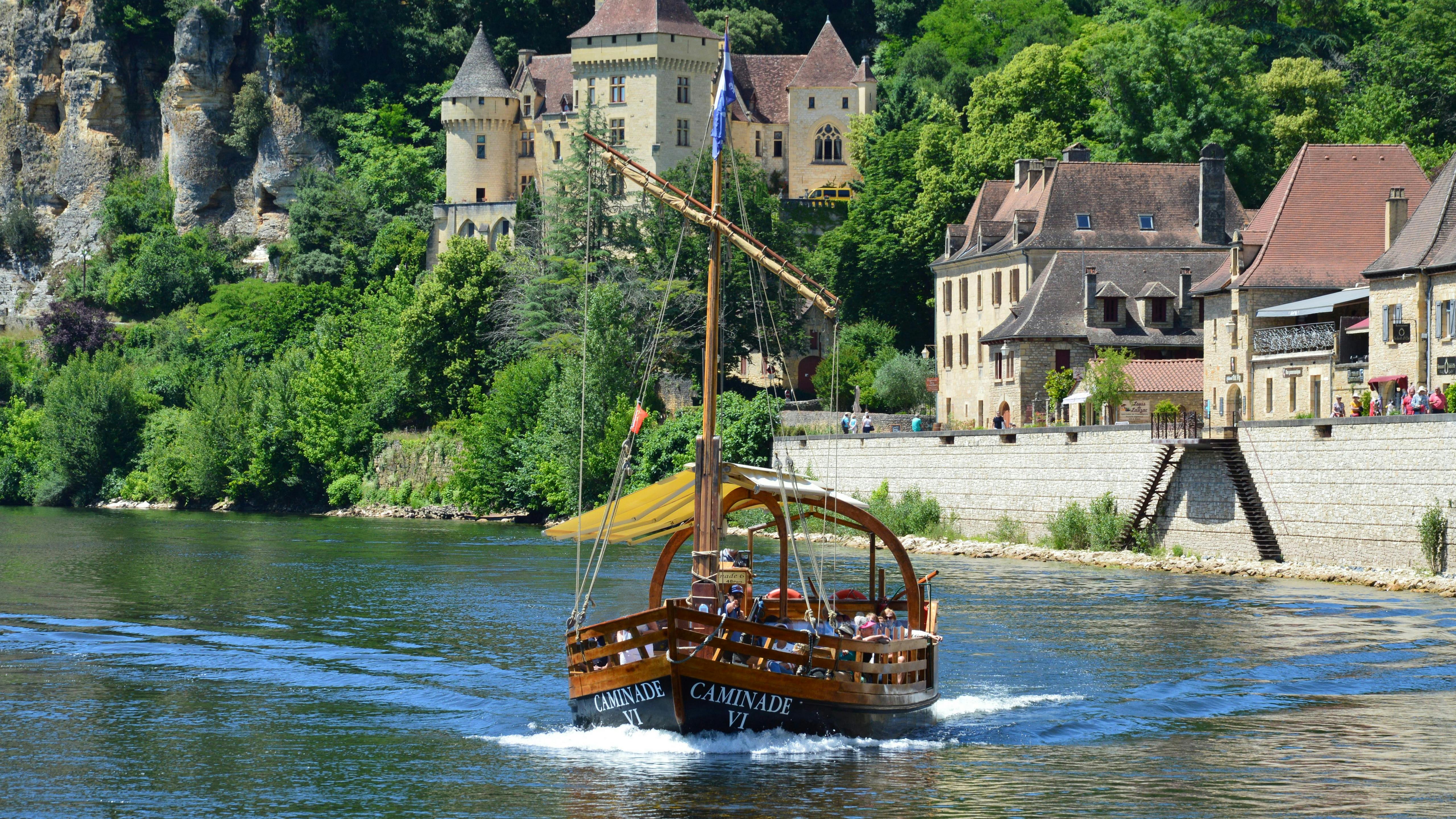 <strong>Le Périgord Noir chez vous : l’expérience authentique signée </strong><a target="_blank" rel="noopener noreferrer" href="https://www.perigoodies.com/?utm_source=chatgpt.com" style="color: rgb(37, 99, 235); text-decoration: underline;"><strong>Perigoodies</strong></a>